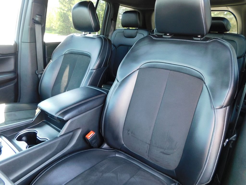 Used 2024 White Jeep Altitude image 16