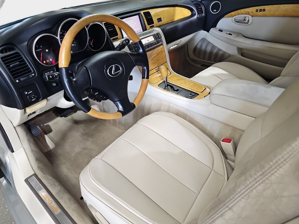 Used 2002 Silver Lexus 430 image 14