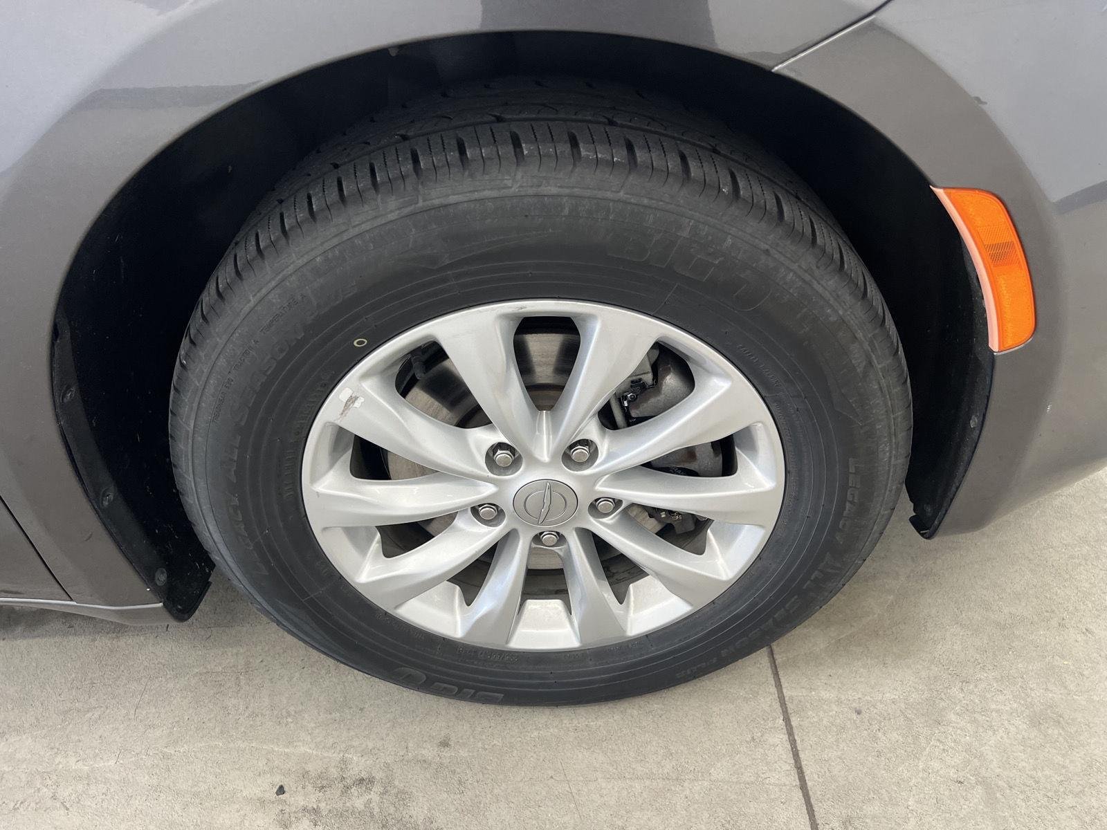 2019 Chrysler Pacifica Touring L - Photo 8