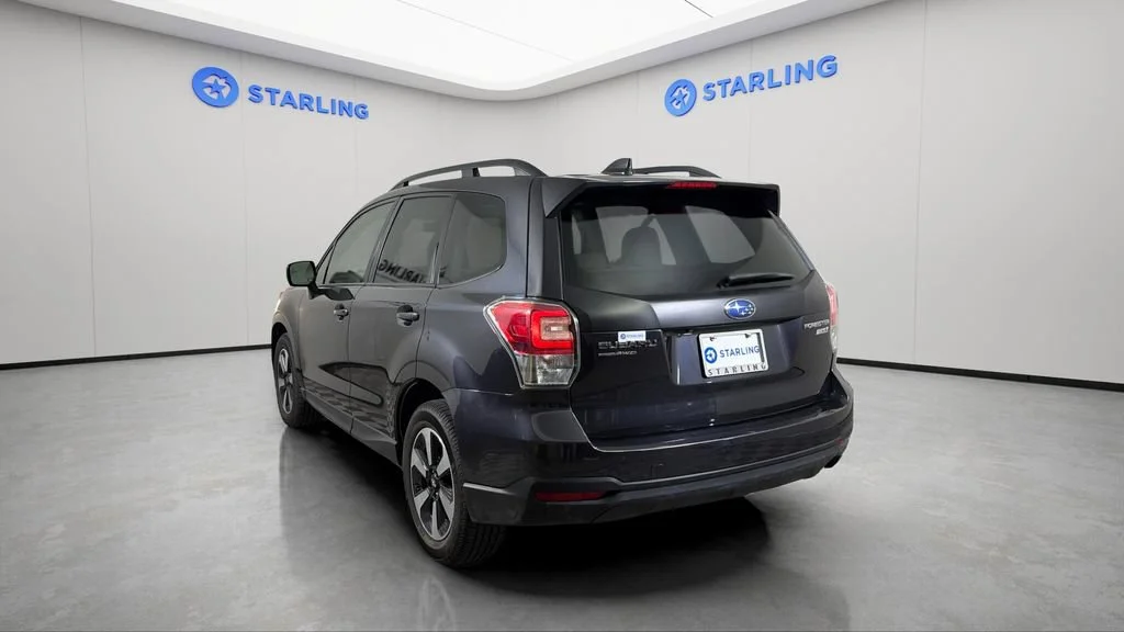 Used 2017  Subaru Premium image 5