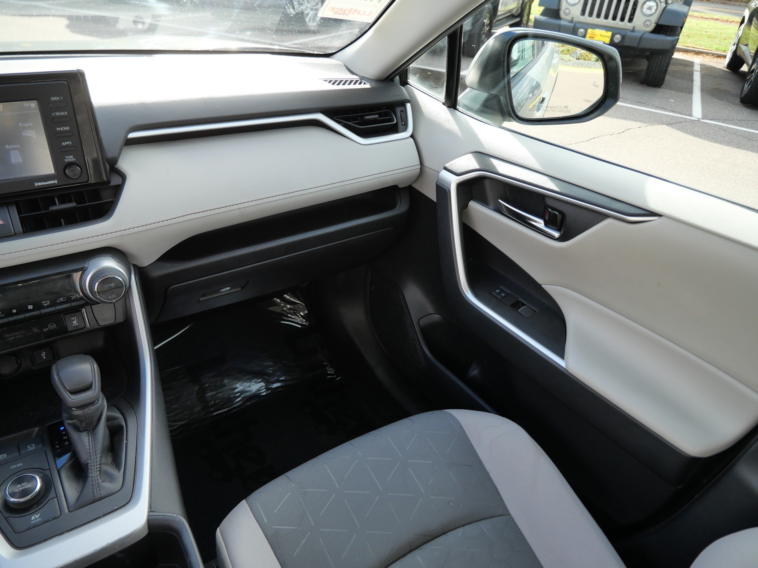 Certified Used 2022 Lunar Rock Toyota Hybrid XLE image 11