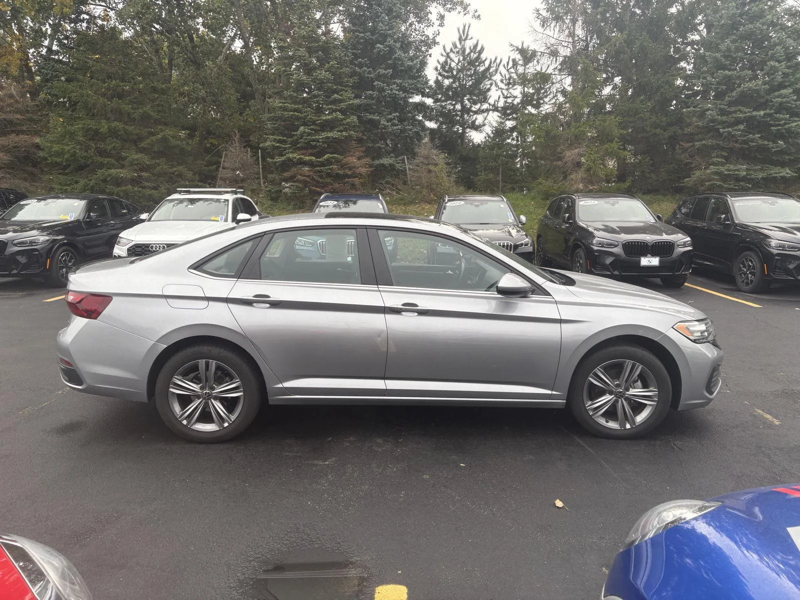 Used 2024 Platinum Gray Metallic Volkswagen SE image 8