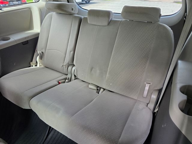 Used 2018 Walnut Toyota LE image 18