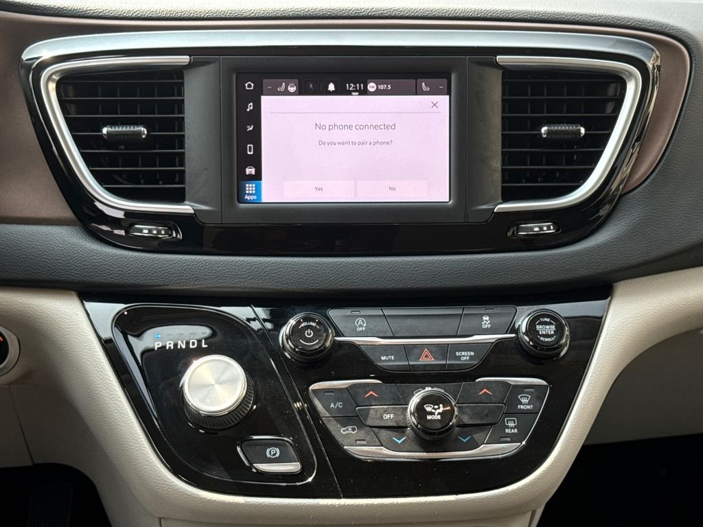 Used 2022 White Chrysler LX image 12