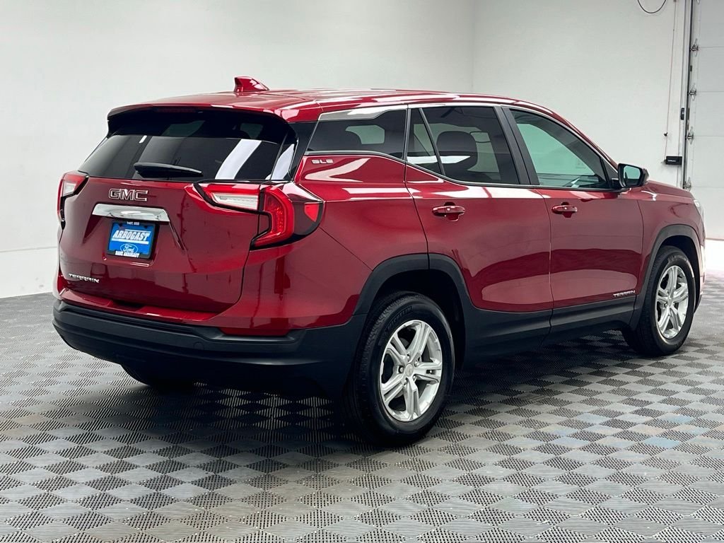 Used 2023 Volcanic Red GMC SLE image 8