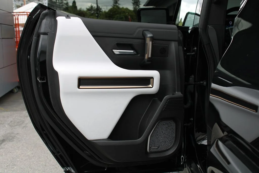 Used 2025 Black GMC 2X image 24