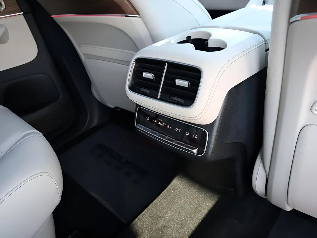 New 2026 MANUFAKTUR Moonlight White Metallic Mercedes-Benz GLS 450 image 23