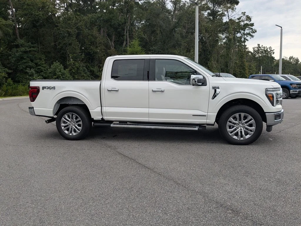 New 2025 Star White Metallic Tri-Coat Ford Lariat image 3