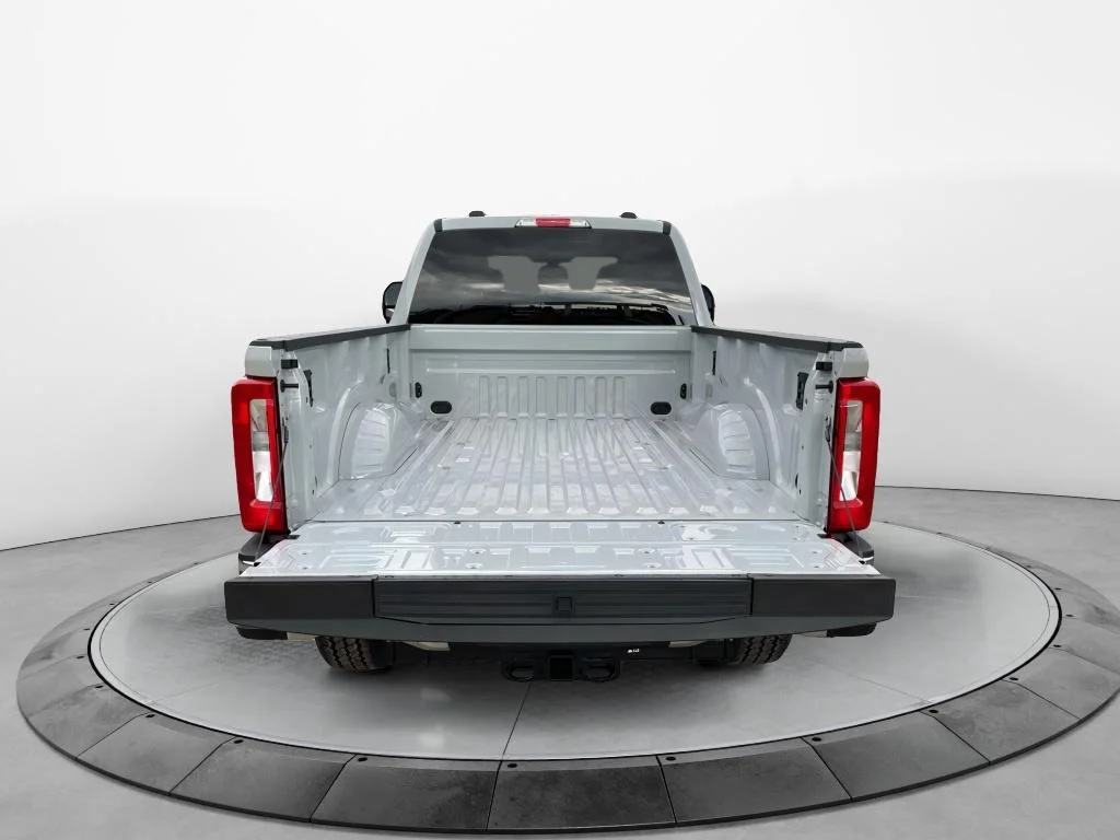 New 2026 Avalanche Ford F-350® XLT image 5