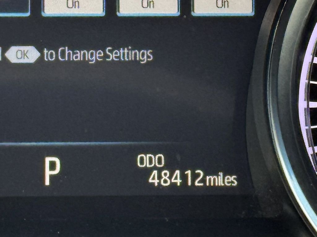 Used 2018 Silver Toyota XLE image 25