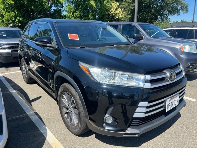 Used 2019 Black Toyota XLE image 4