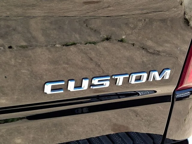 Used 2022 Black Chevrolet Custom image 32