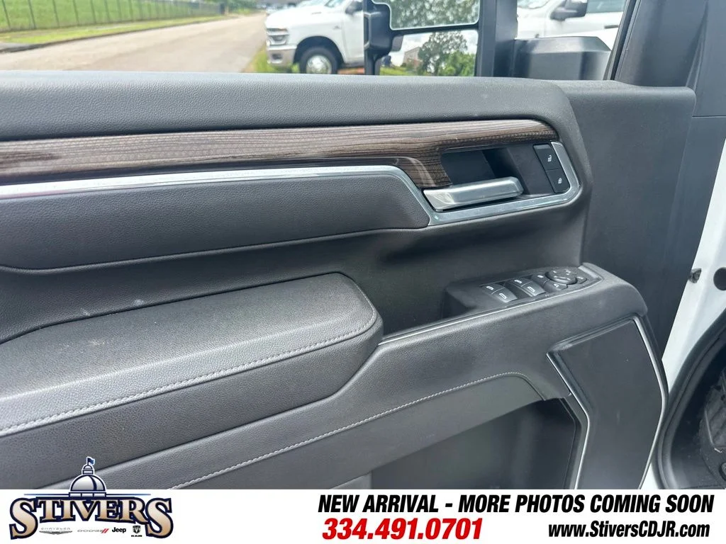 Used 2025 White Chevrolet LT image 14