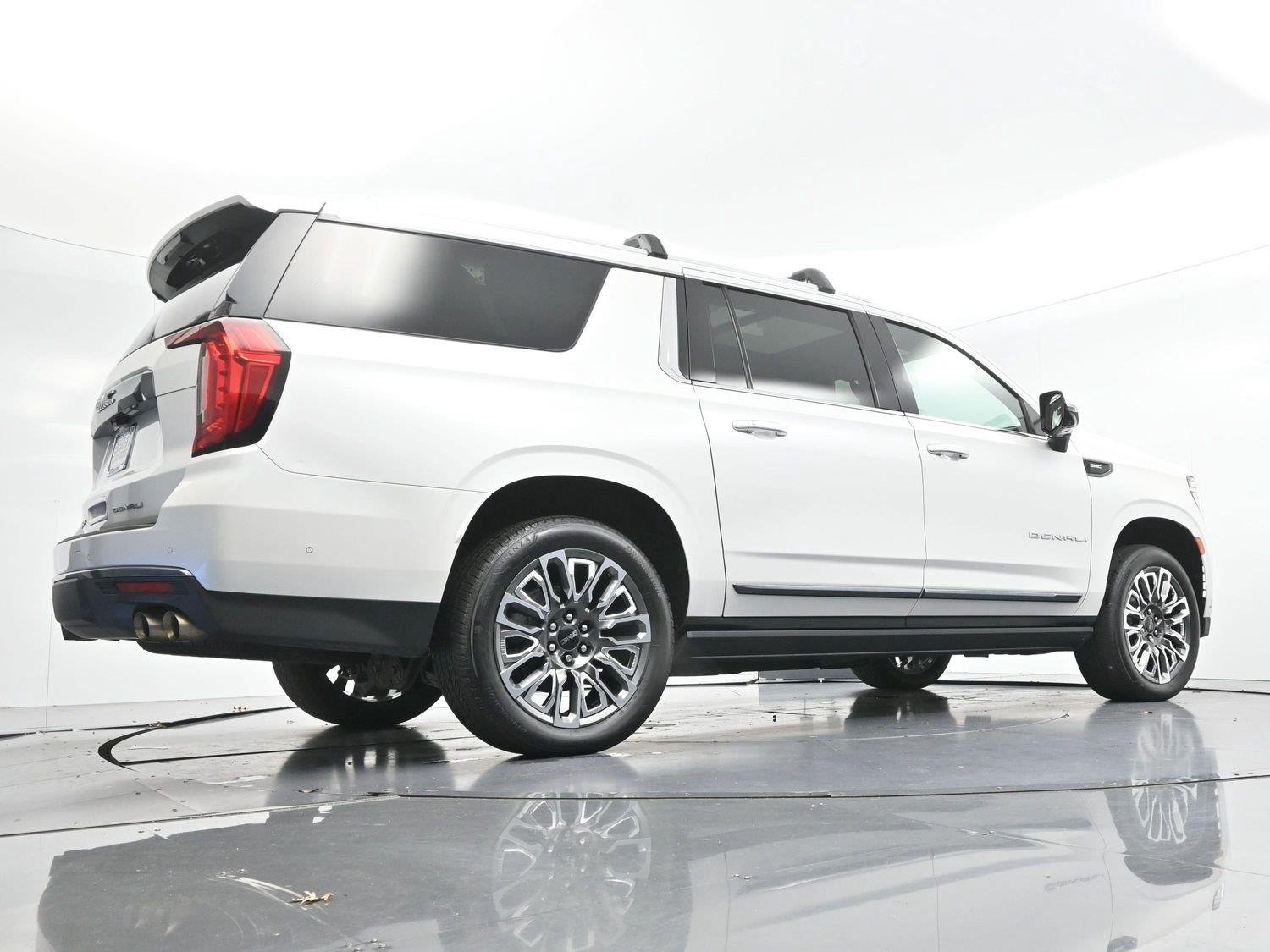 Used 2023 WHITE FROST TRICOAT GMC Denali Ultimate image 54