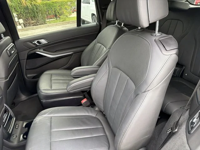 Used 2022 Blue BMW xDrive40i image 16