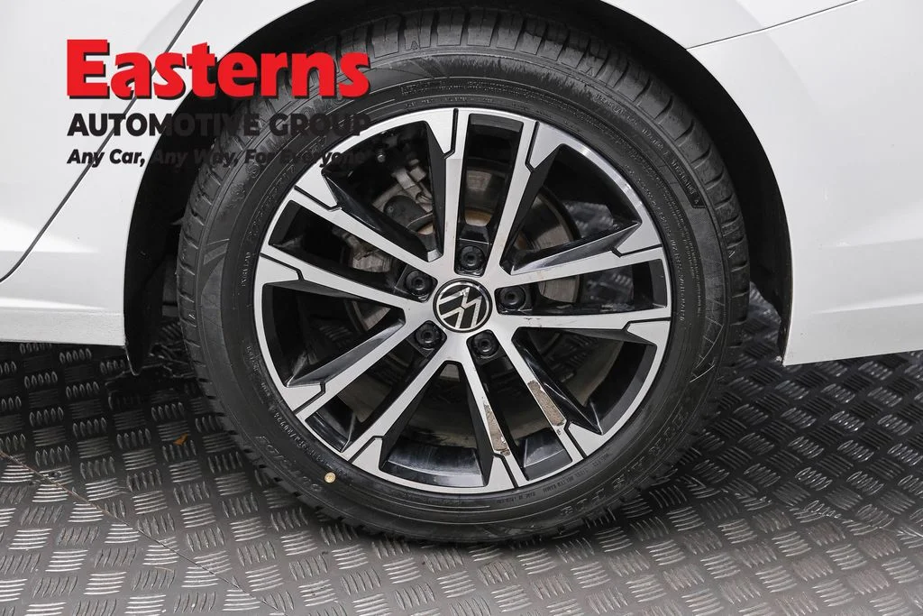 Used 2025 White Volkswagen 1.5T Sport image 8