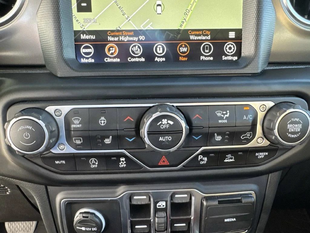 Used 2023 White Jeep Rubicon image 47