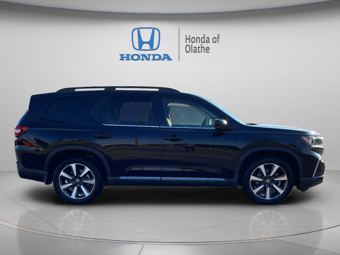 Certified Used 2024 Crystal Black Pearl Honda AWD ELITE image 16