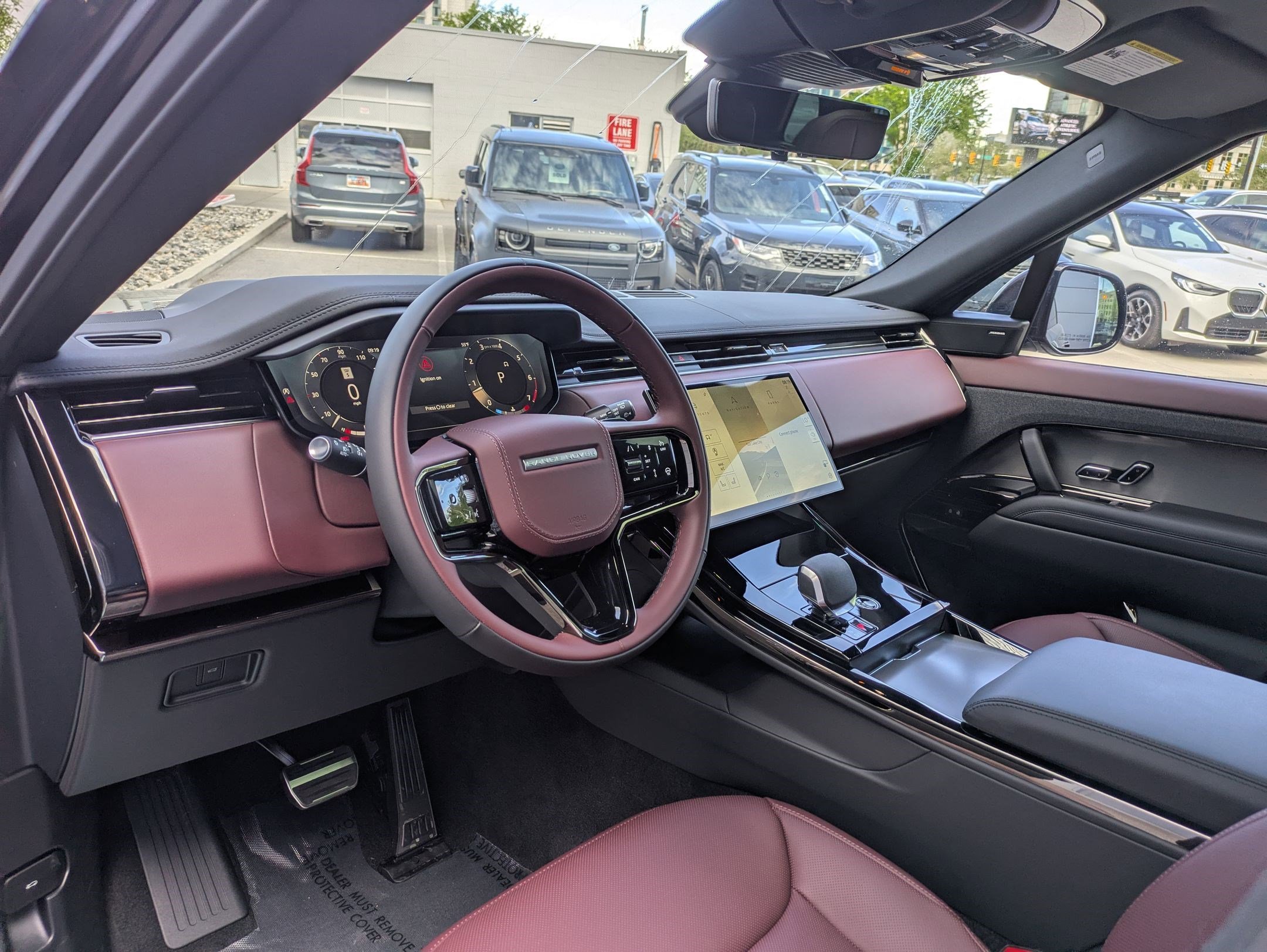 New 2026 Santorini Black Land Rover P400 Dynamic SE image 15