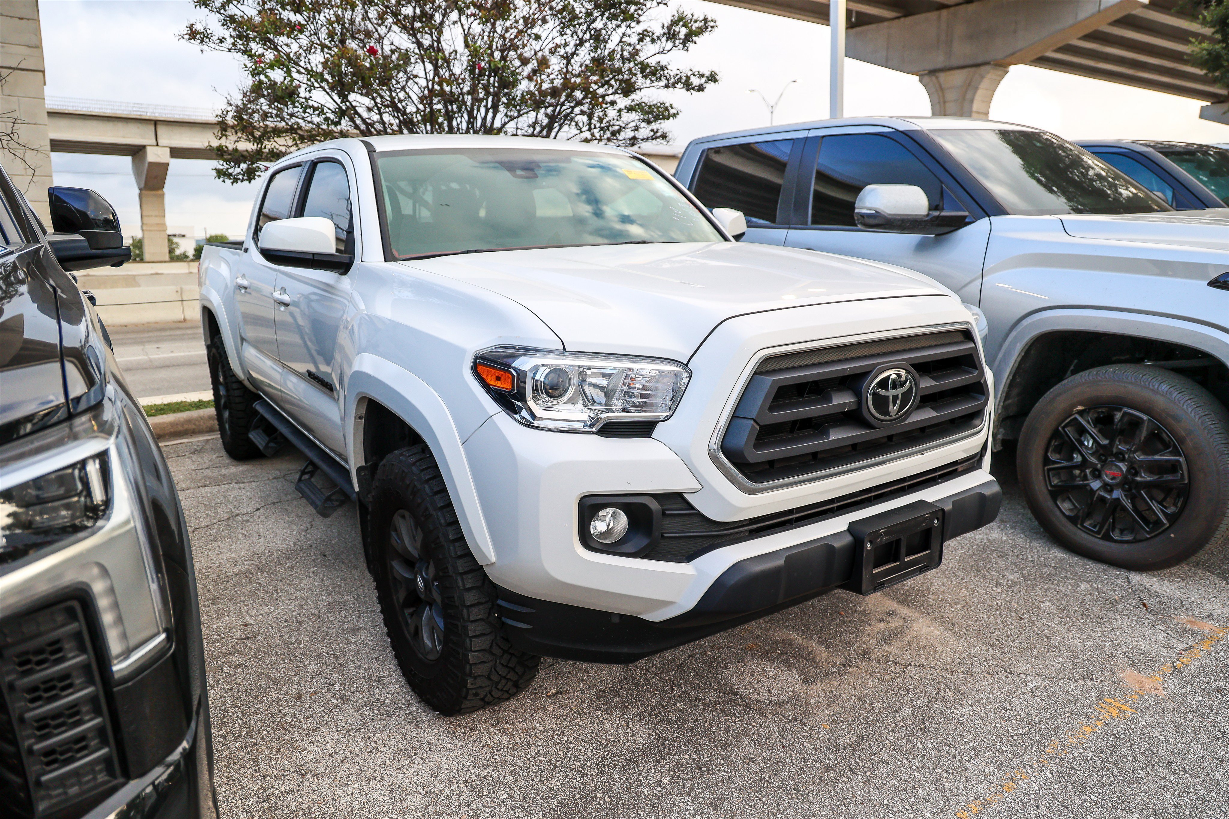 Used 2023 ICE CAP Toyota SR5 image 5