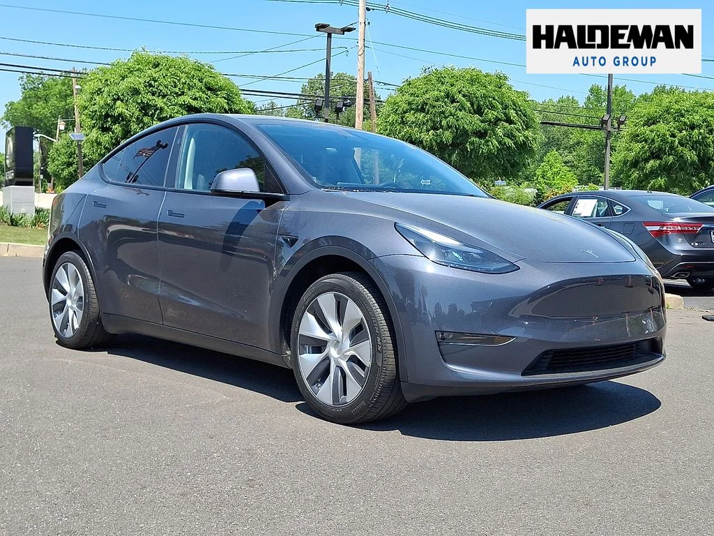 2023 Tesla Model Y Long Range Dual Motor All-Wheel Drive's photo