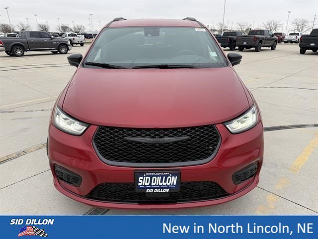 New 2026 Red Hot Pearl-Coat Exterior Paint Chrysler Select image 3