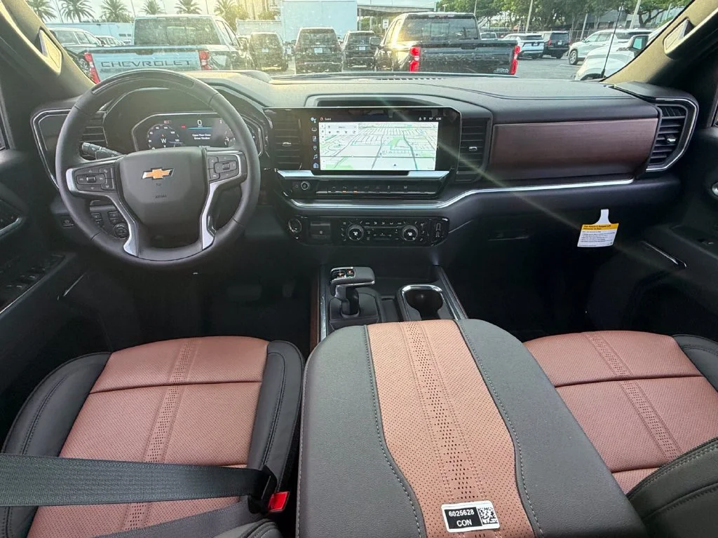 New 2026 Polar White Tricoat Chevrolet High Country image 12