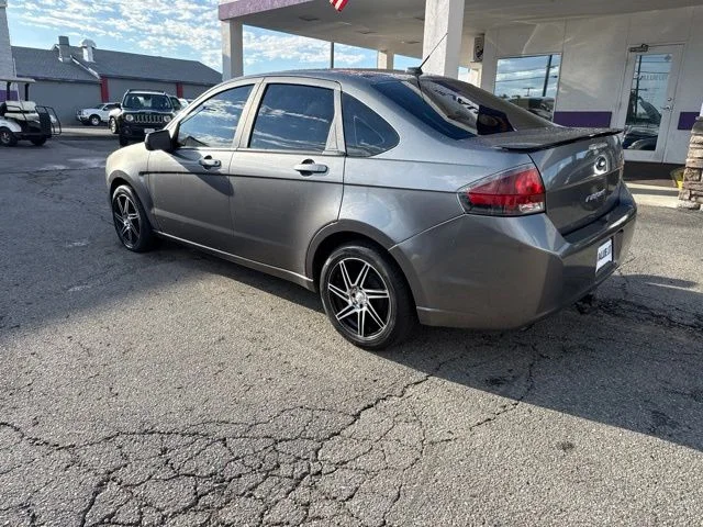 Used 2010 Gray Ford SES image 6