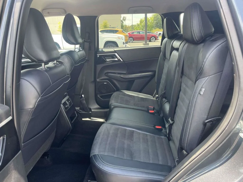 Used 2025 Gray Mitsubishi SE image 11