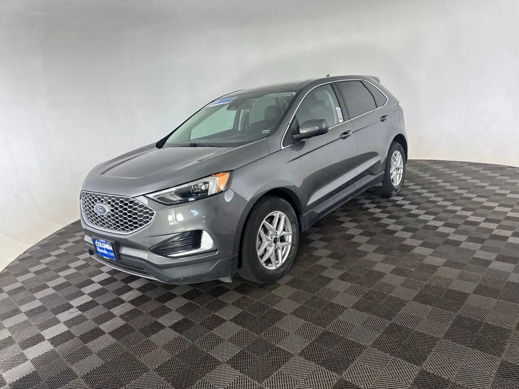 Used 2023 Gray Ford SEL image 3