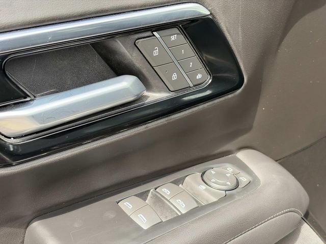 Used 2025 Gray Chevrolet Z71 image 17