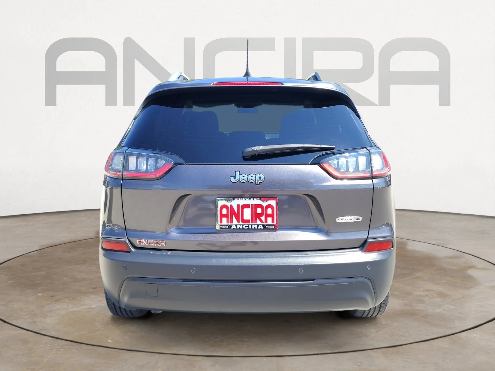 Used 2020 Granite Crystal Metallic Clearcoat Jeep Latitude Plus image 9