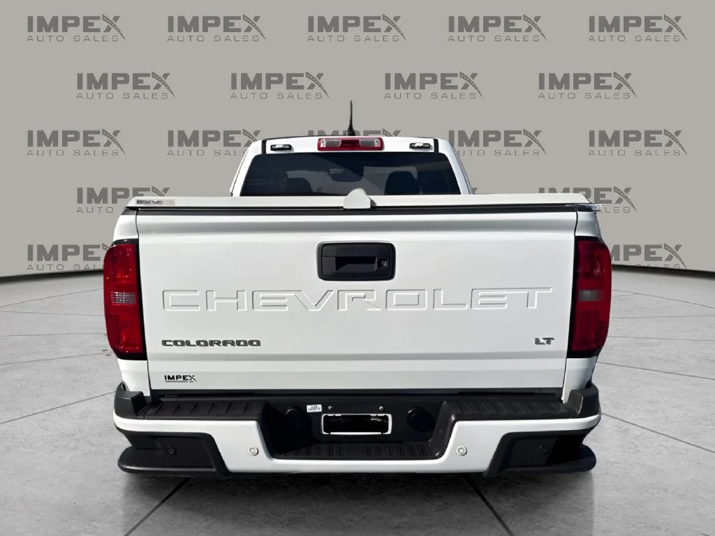 Used 2022 White Chevrolet LT image 4