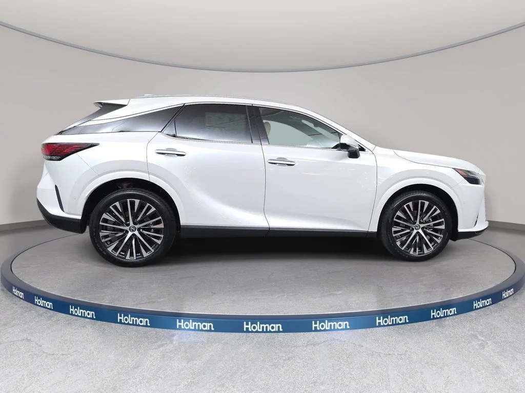 New 2026 Eminent White Pearl Lexus PREMIUM PLUS image 4