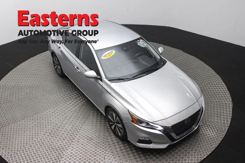 Used 2022 Silver Nissan 2.5 SV image 3