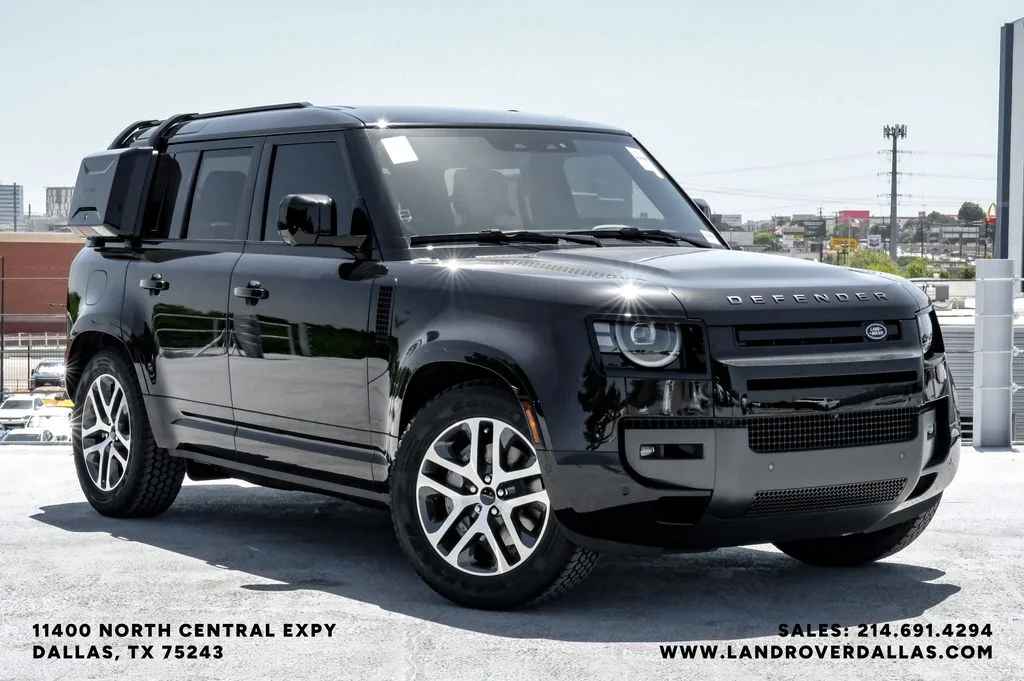 New 2026 Santorini Black Metallic Land Rover X-Dynamic SE image 4