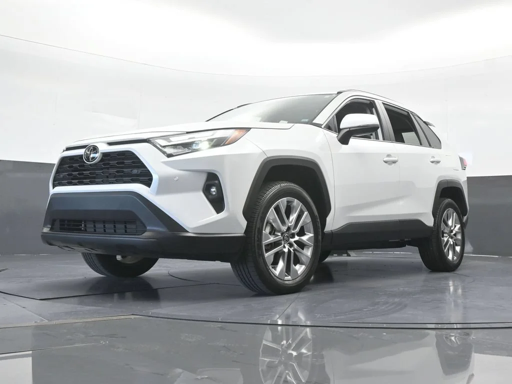 Used 2025 White Toyota XLE Premium image 52