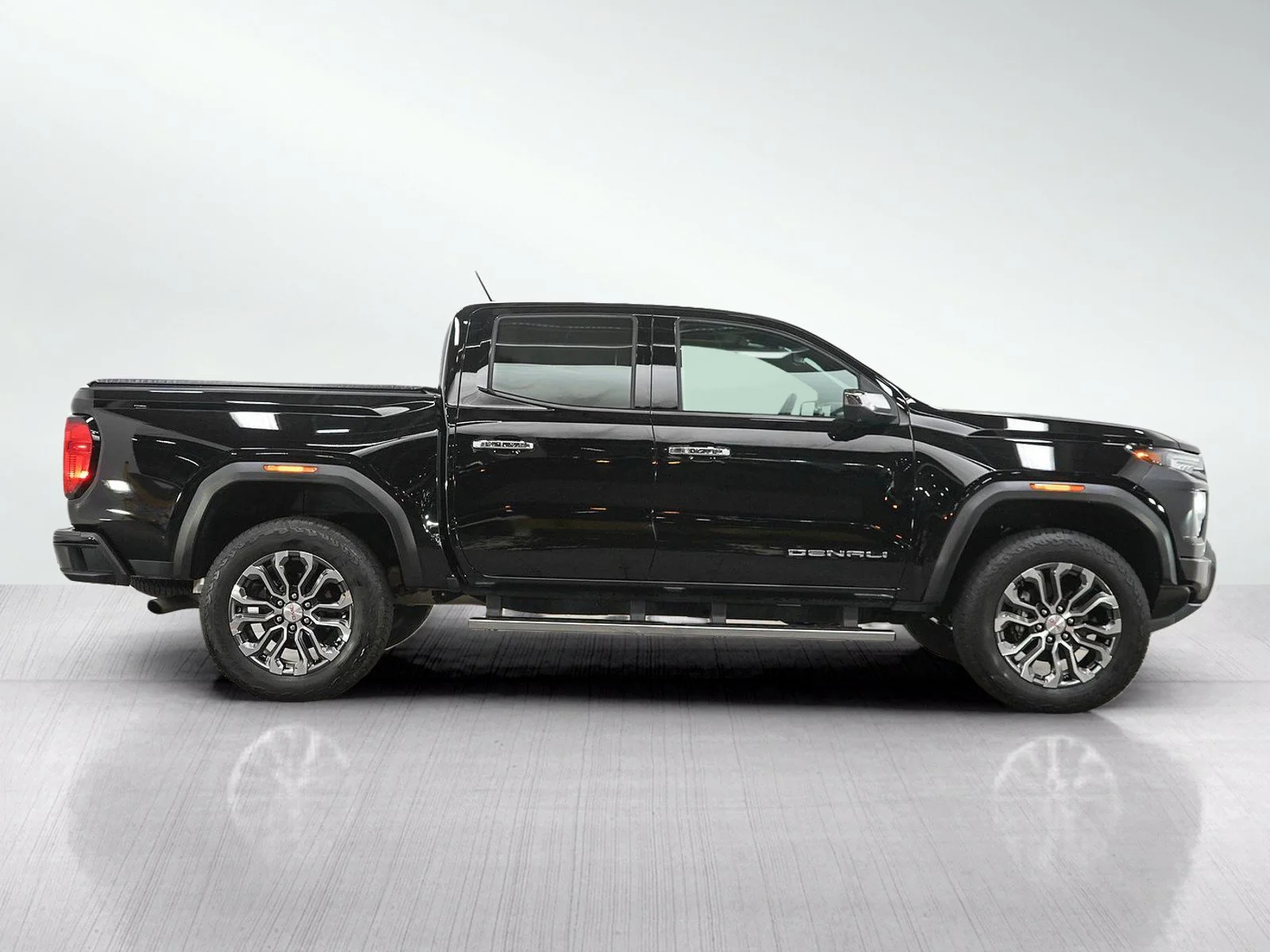 Used 2024 Onyx Black GMC Denali image 6