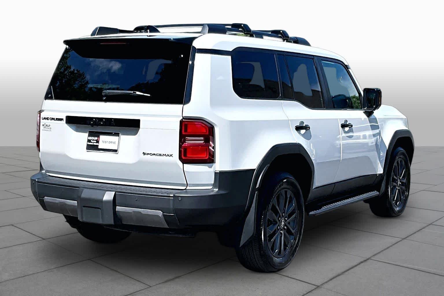 Used 2025 Wind Chill Pearl Toyota  image 13