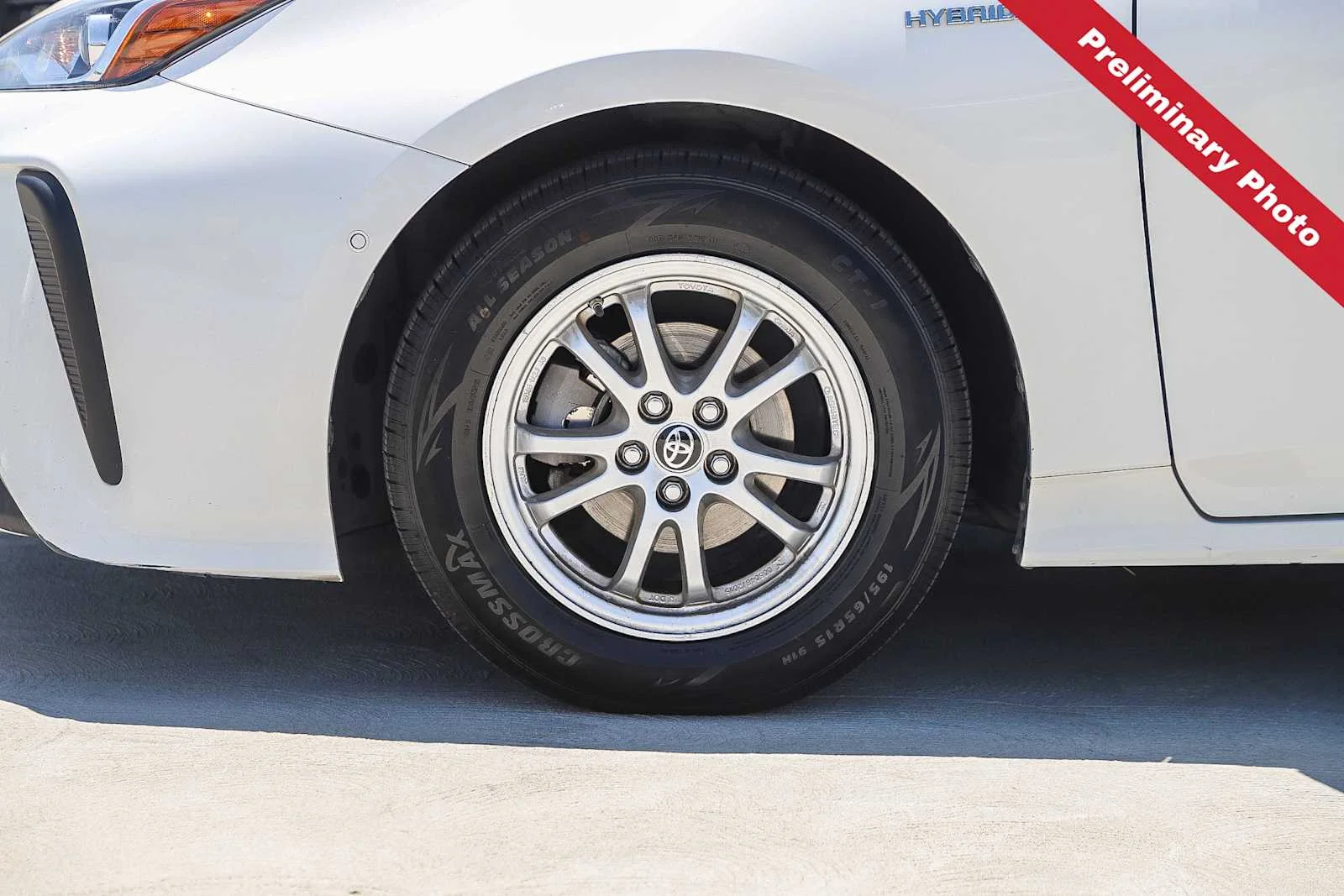 Used 2020 Super White Toyota LE image 11