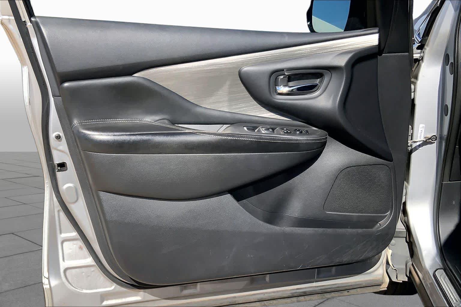 Used 2015 Brilliant Silver Metallic Nissan SV image 20