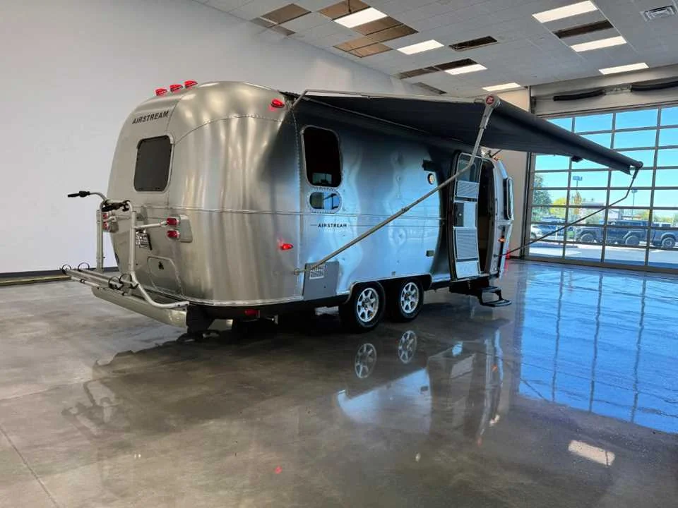 Used 2014 SILVER AIRSTREAM  image 10