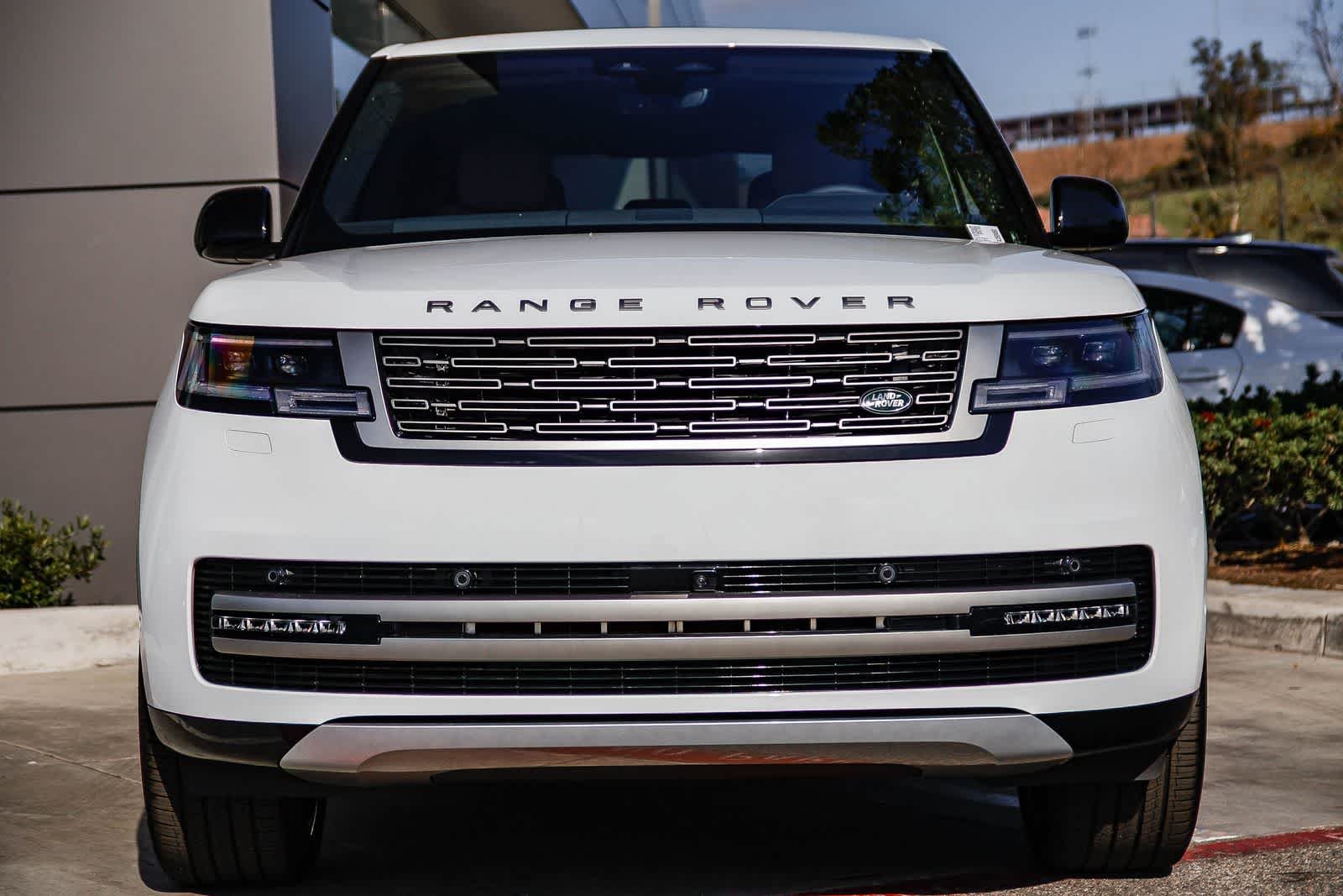 Certified Used 2026 Fuji White Land Rover SE image 2