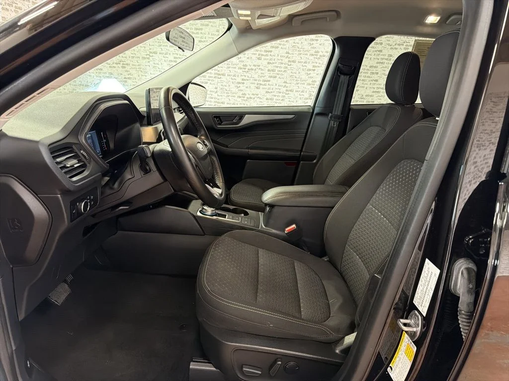 Used 2023 Black Ford Active image 23