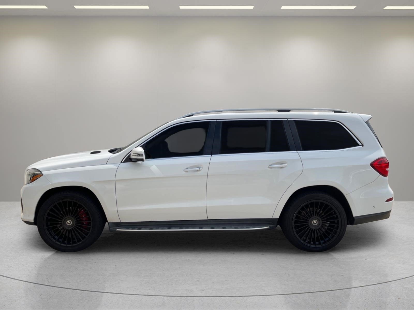 Used 2017  Mercedes-Benz GLS 450 image 4
