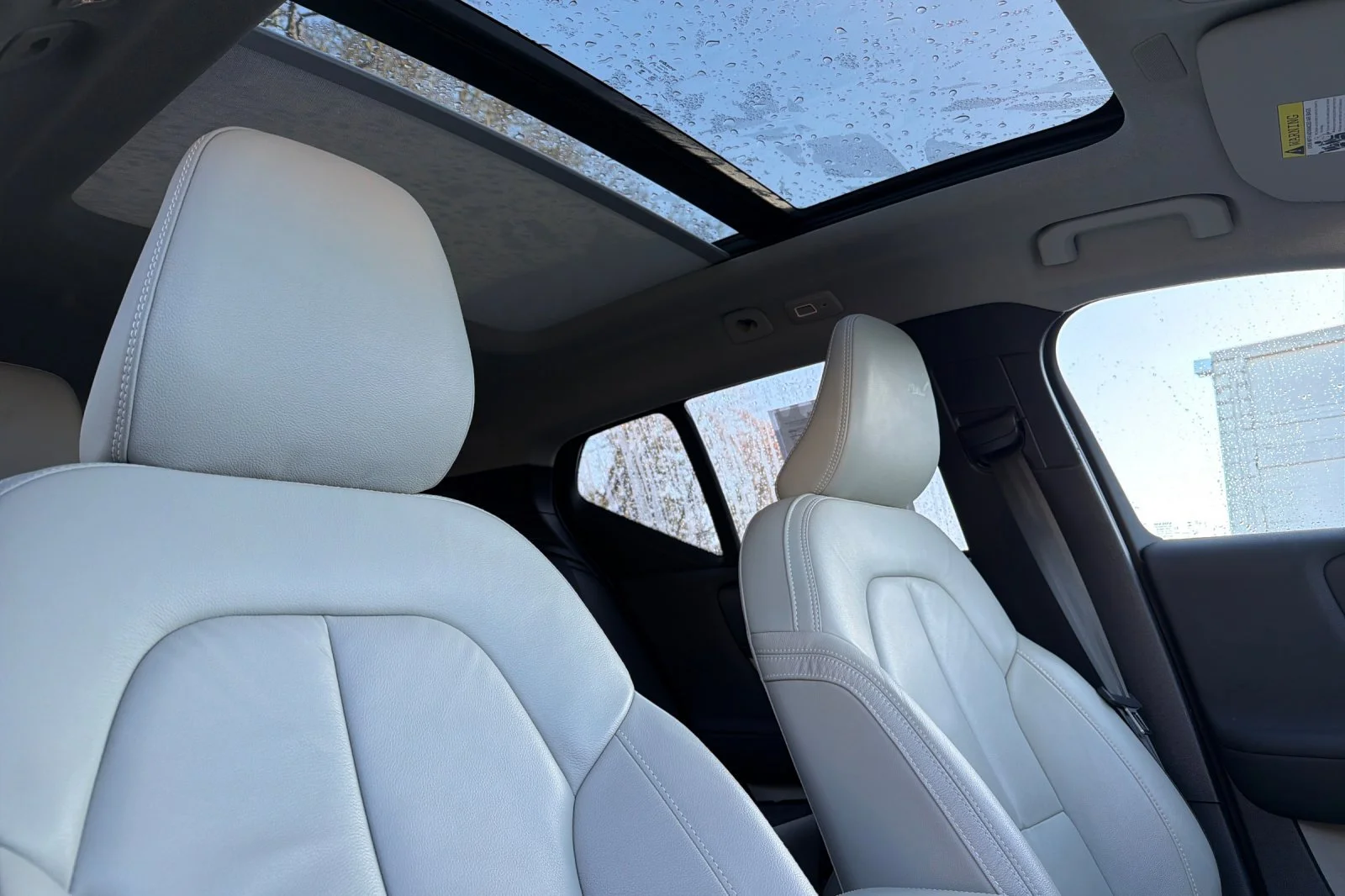 Used 2023 ONYX BLACK Volvo Plus Dark Theme image 16