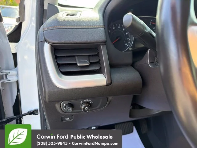 Used 2021 Summit White GMC  image 15