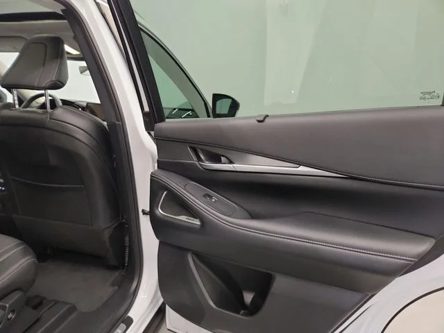 Used 2026 White INFINITI LUXE image 29