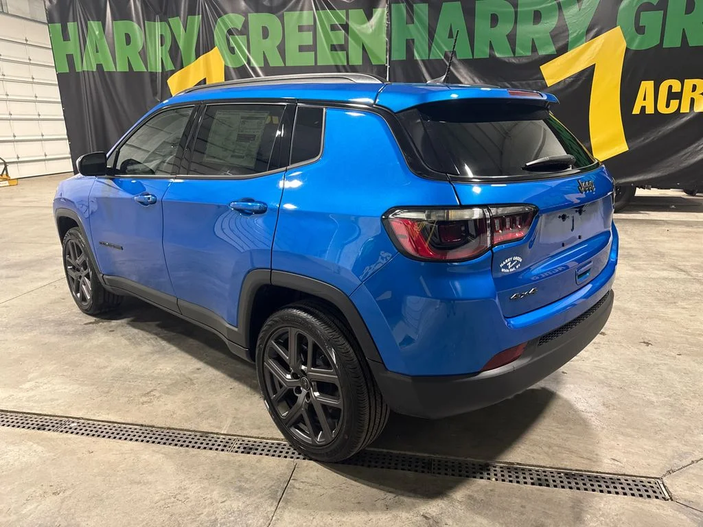New 2026 Hydro Blue Pearl-Coat Exterior Paint Jeep Latitude Altitude image 5