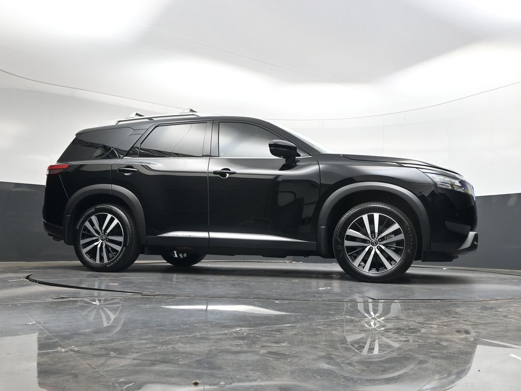 Used 2025 Black Nissan Platinum image 37